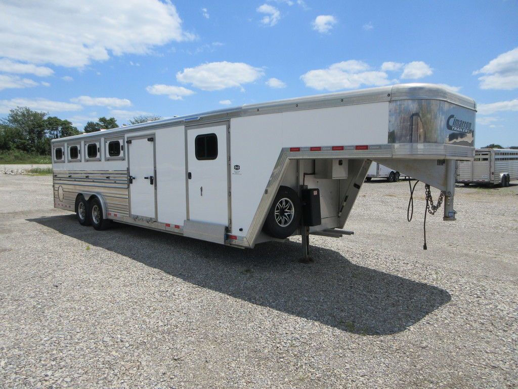 2023 Cimarron 10 Pen G/N Showstar LX 8x28x6'4" Tall