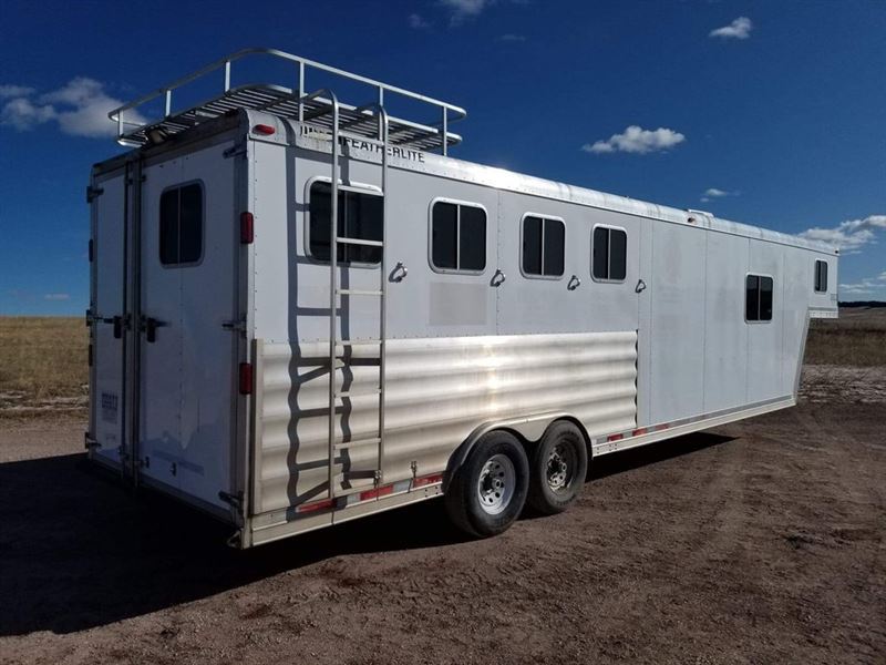 2008 Featherlite Trailers 4 Horse Slant Load Living Quarters