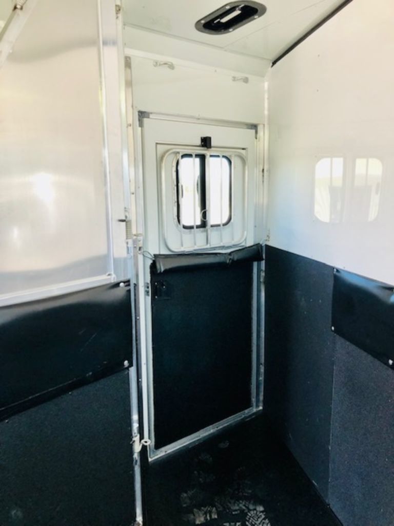 Trailer Photo 17