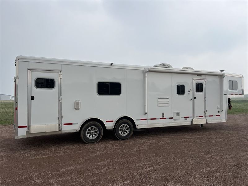 2019 Logan Coach Sports Hauler 12x12 Open 16’ Garage Toy Hauler