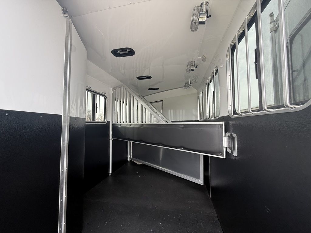 Trailer Photo 19