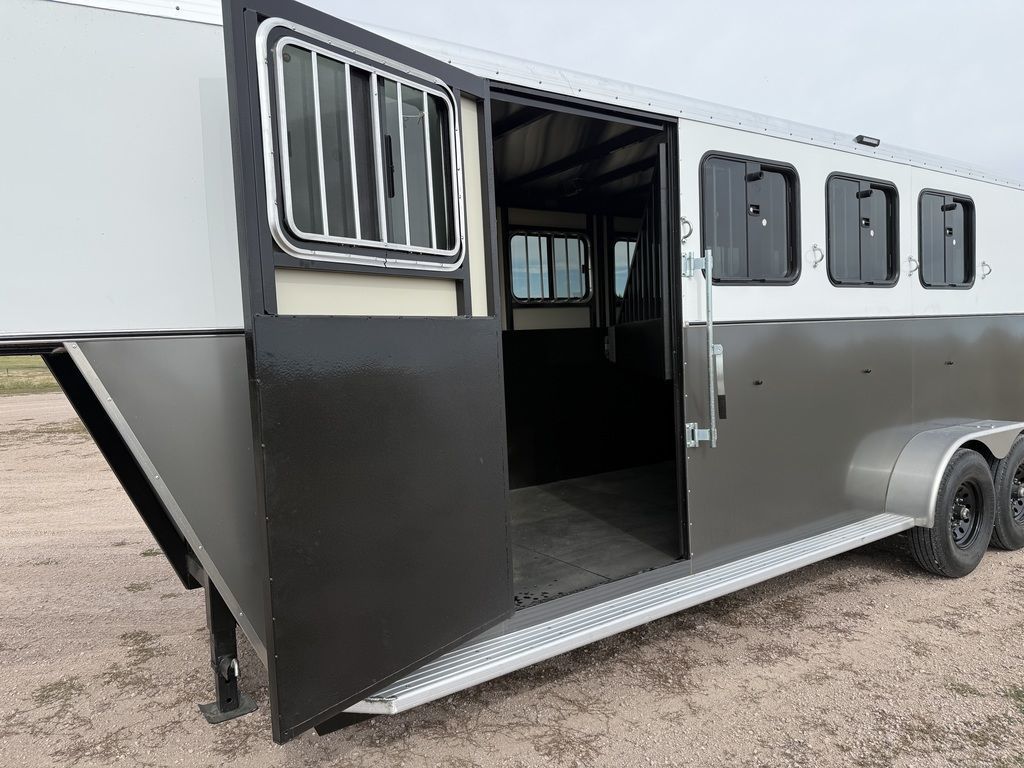 2026 Charmac triple c teton 4 horse **in stock**