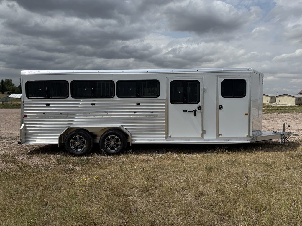 2025 Frontier 8 pen low pro show trailer