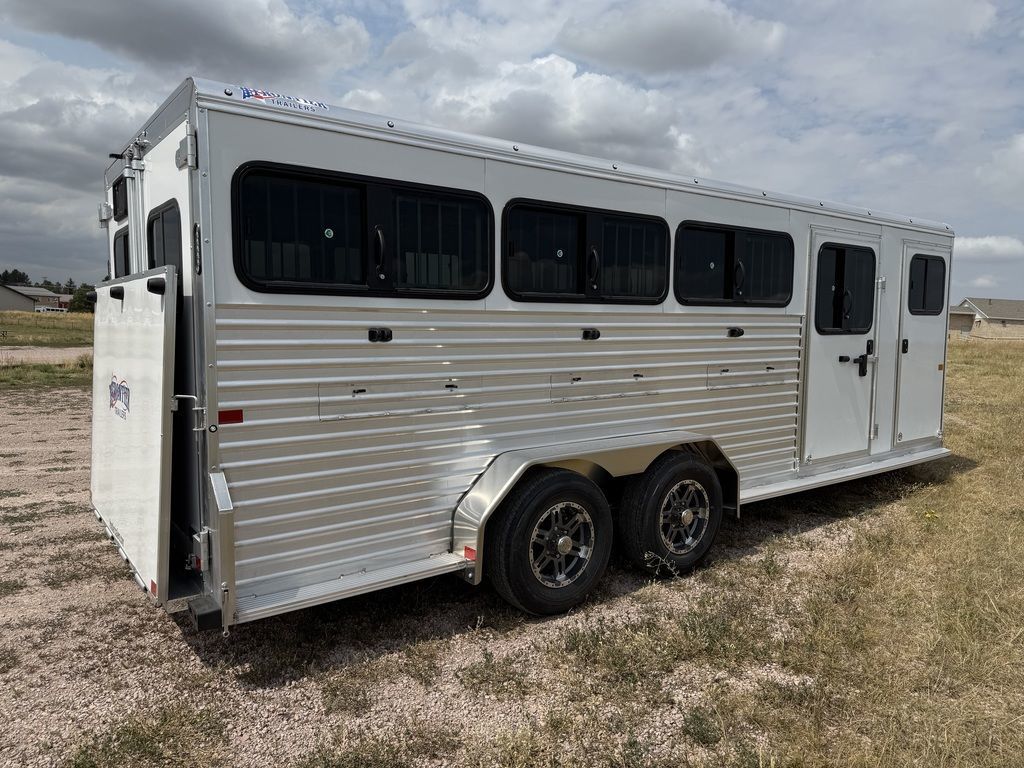 2025 Frontier 8 pen low pro show trailer