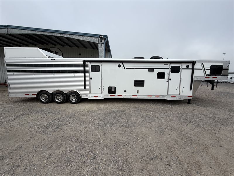 2026 smc patriot 16' livestock 13' living quarters