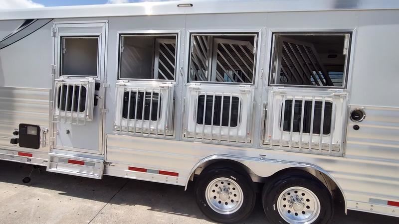 2025 Lakota charger 4 horse side load 15' living quarters