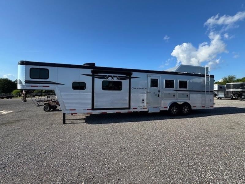 2026 Bison silverado 3 horse 13' living quarters