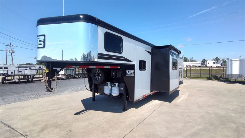 2026 Bison ranger 3 horse side load 15' living quarters