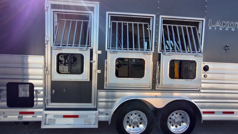 2023 Lakota big horn 3 horse side load 14' living quarters