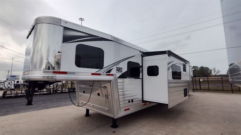 2026 Lakota bighorn 4 horse side load 16' living quarters