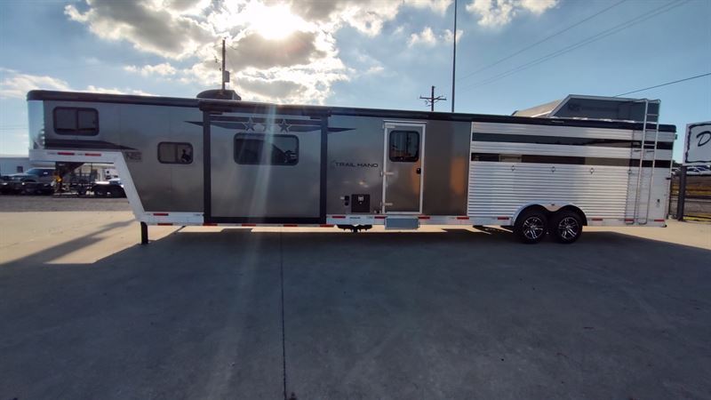 2026 Bison trail hand 16' livestock 15' living quarters
