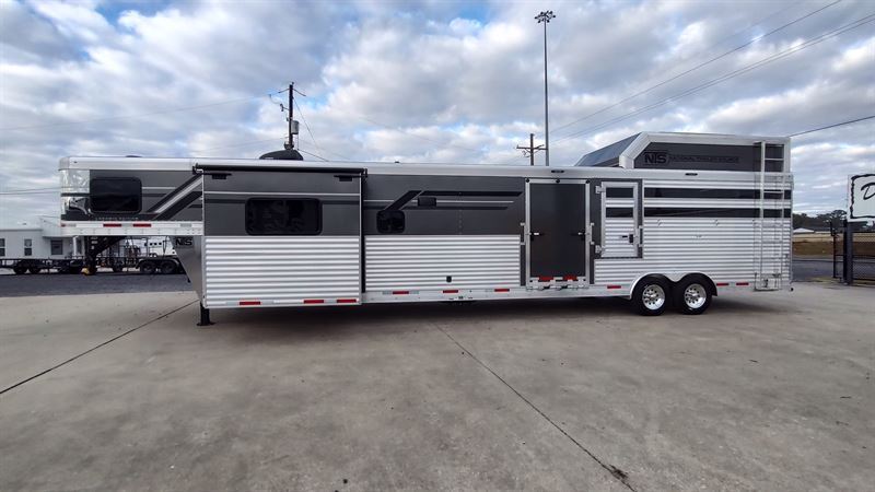 2026 smc laramie 14' livestock 15' living quarters