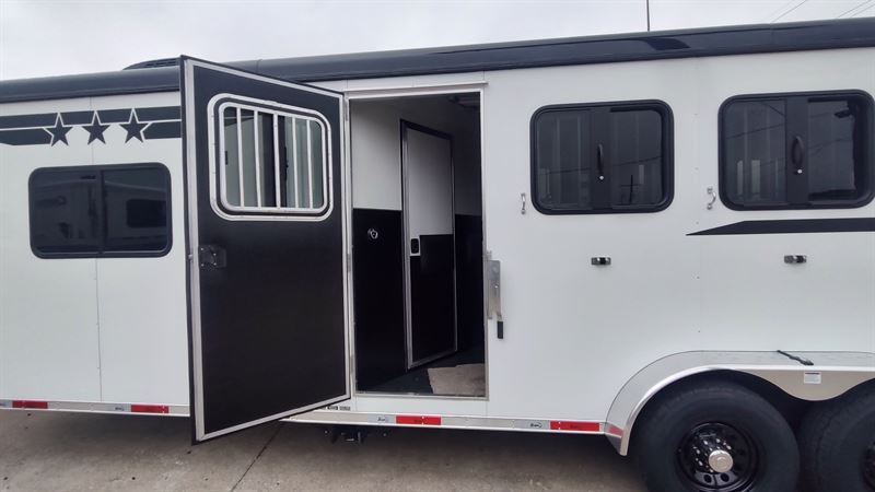 2026 Bison ranger 4 horse 8' living quarters