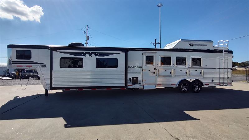 2026 Bison silverado 4 horse side load 17' living quarters
