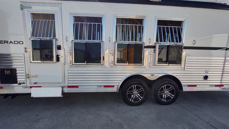 2026 Bison silverado 4 horse side load 17' living quarters