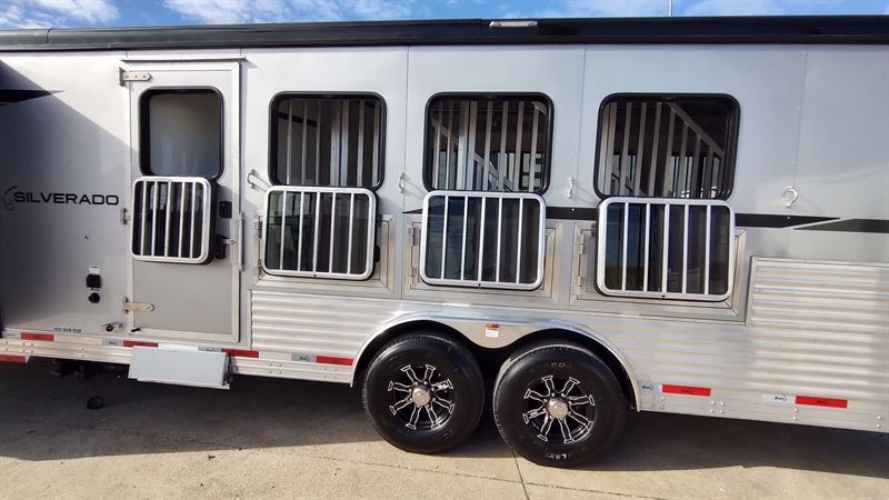 2026 Bison silverado 4 horse 13' living quarters
