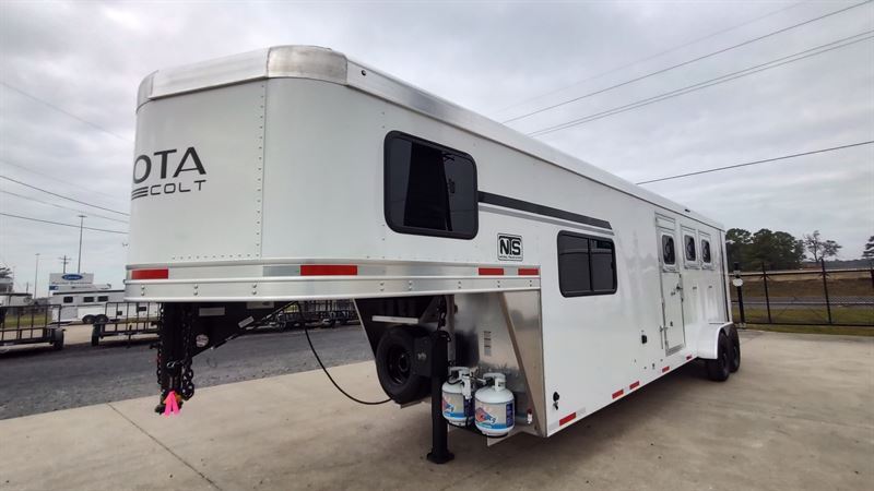 2026 Lakota colt 3 horse 9' living quarters