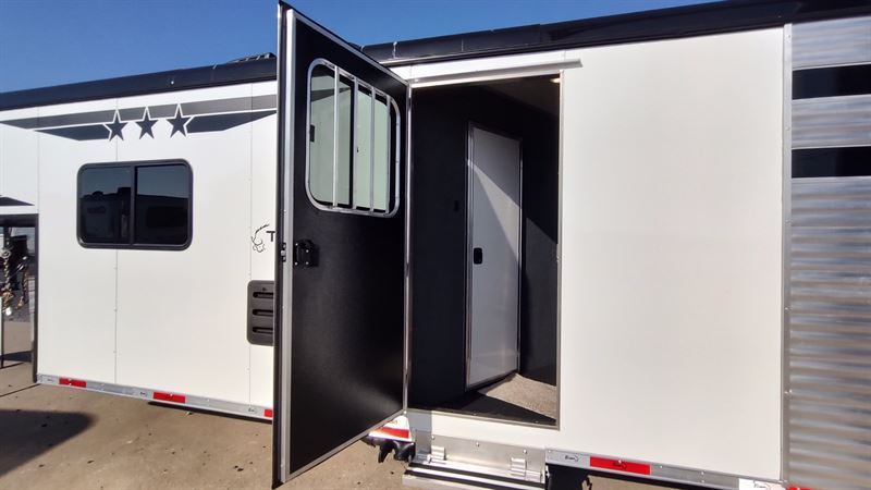 2025 Bison trail hand 16' livestock 10' living quarters