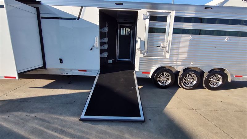 2026 smc patriot 16' livestock 13' living quarters