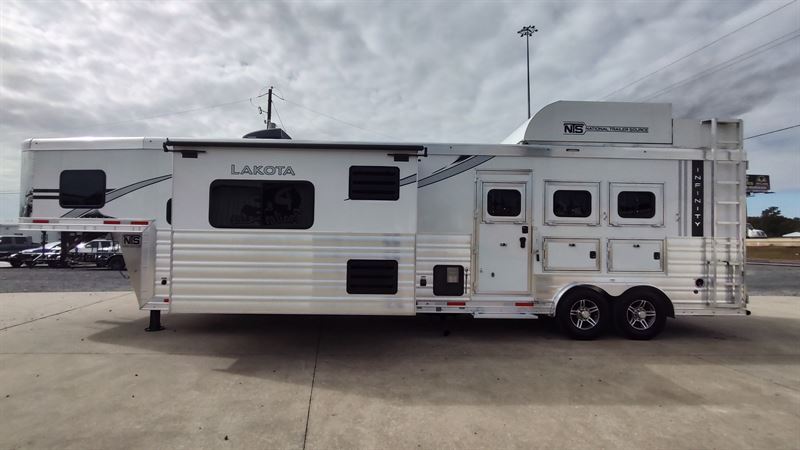 2026 Lakota Trailers Infinity 3 Horse 15' Living Quarters