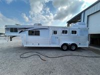 2008 3 horse Elite 3 Horse 9' Living Quarters