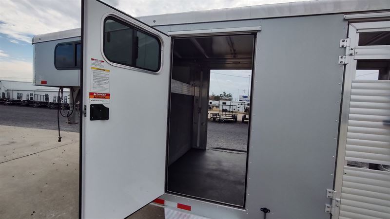 2022 Sundowner 24' livestock gooseneck trailer