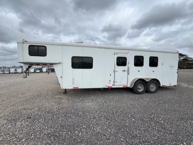 2014 Bison trail hand 3 horse 8' living quarters