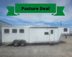 2011 3 horse Bison Stratus 3 Horse 10' Living Quarters
