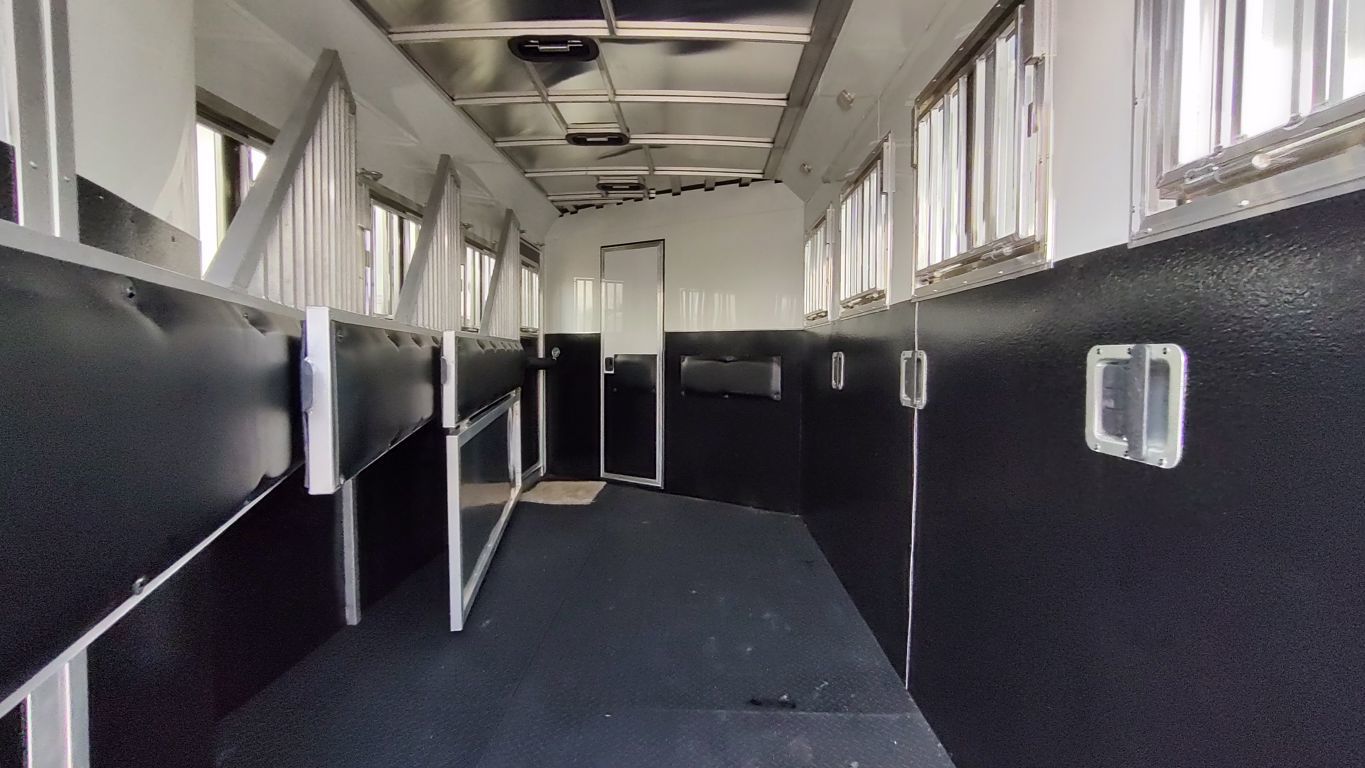 Trailer Photo 17