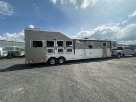 2018 4 horse Lakota Trailers Big Horn 4 Horse Slant Load 16' Living Quarters