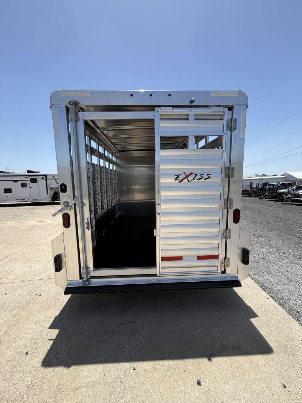 Trailer Photo 8