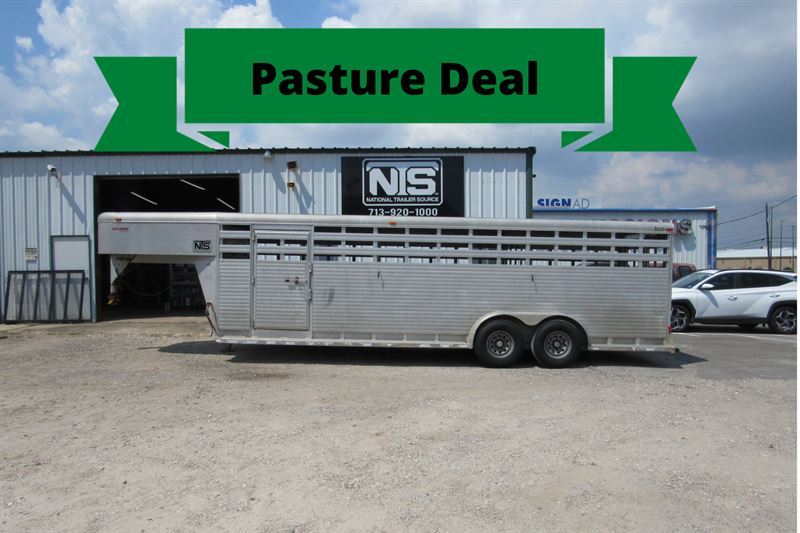 2001 Sooner 24' Livestock Gooseneck Trailer