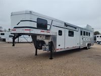 2026 4 horse SMC Patriot 4 Horse Side Load 13' Living Quarters
