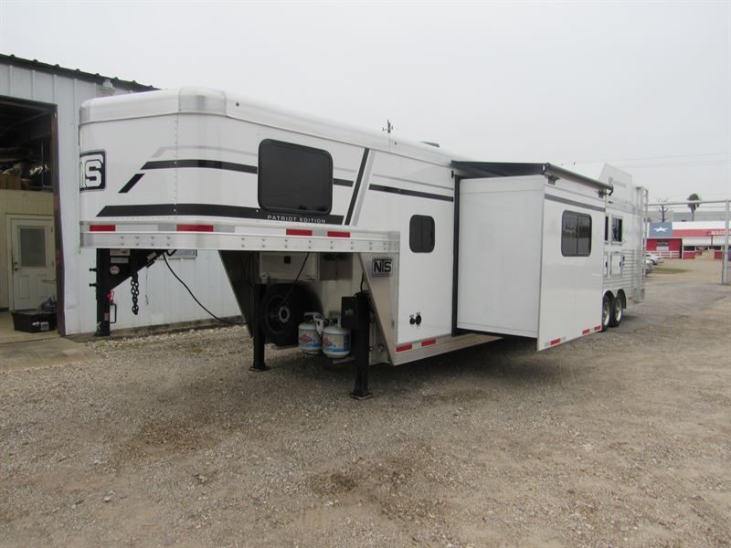 2026 smc patriot 4 horse side load 13' living quarters