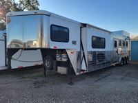2013 4 horse Sundowner 4 Horse 14' Living Quarters