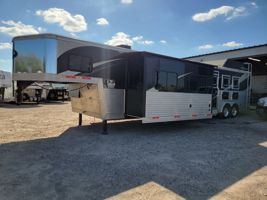 2015 3 horse Bison 3 Horse 17' Living Quarters