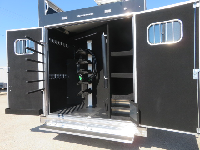 2026 Bloomer 5 horse side load with 17'9" outlaw conversions