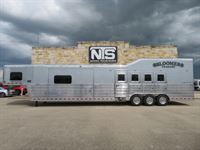 2025 4 horse Bloomer 4 Horse Side Load with 18' Outlaw Conversions