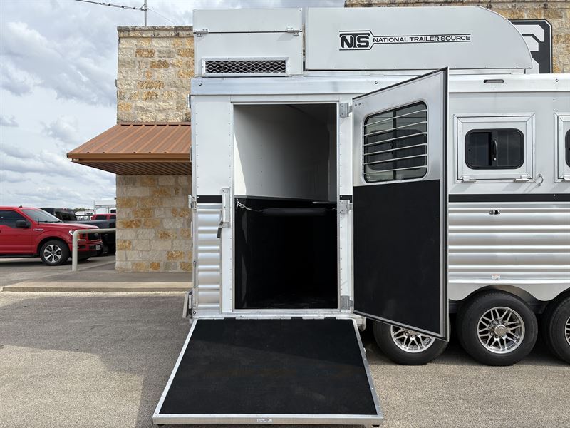 2026 Lakota infinity 5 horse side load 13' living quarter
