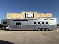 2025 4 horse Bloomer 4 Horse Side Load with 18' Outlaw Conversions