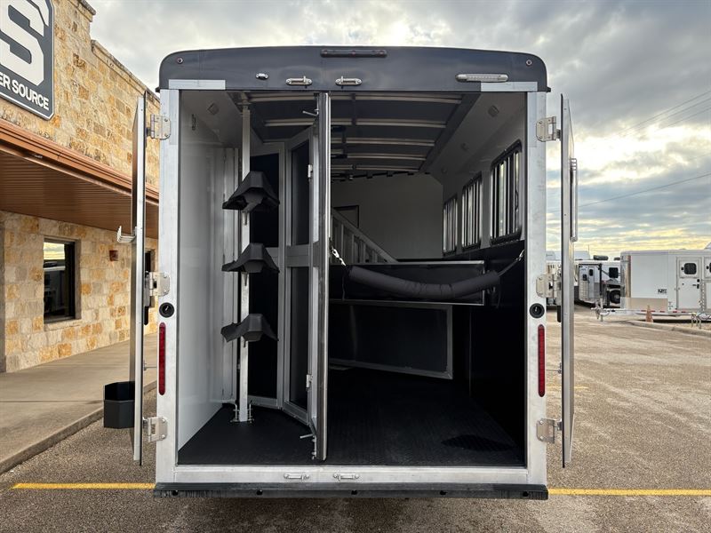 2026 Bison silverado 3 horse 8' living quarters