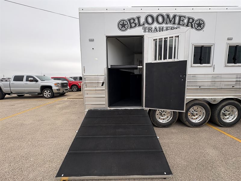 2026 Bloomer 5 horse side load with 16'6" outlaw conversions