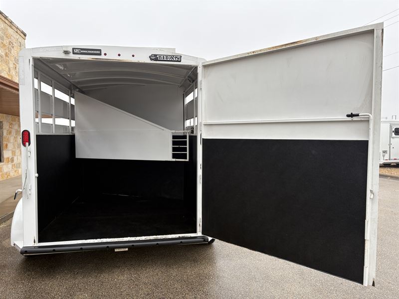 2024 Titan 2 horse bumper pull trailer