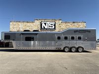 2026 4 horse Bloomer 4 Horse Side Load with 18' Outlaw Conversions