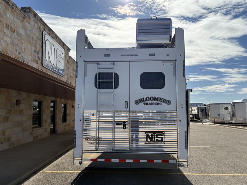 2026 Bloomer 4 horse side load with 24'9" outlaw conversions