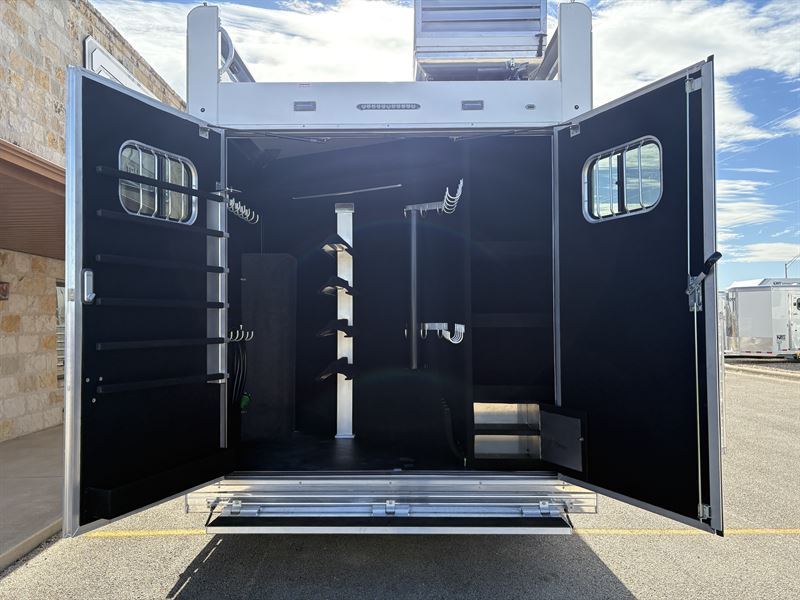 2026 Bloomer 4 horse side load with 24'9" outlaw conversions