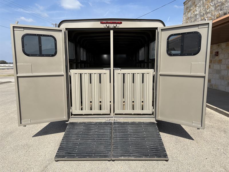 2026 W-W 6 pen bumper pull trailer