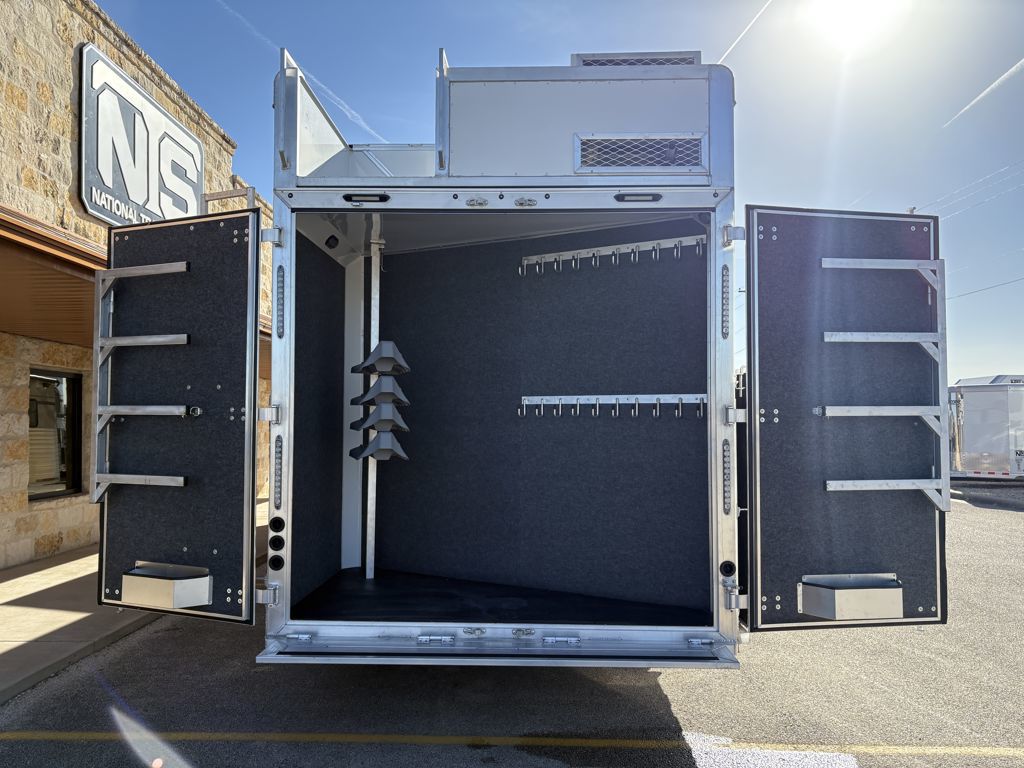 2026 smc laramie 4 horse side load 18' living quarters