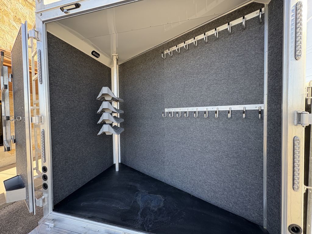 2026 smc laramie 4 horse side load 18' living quarters