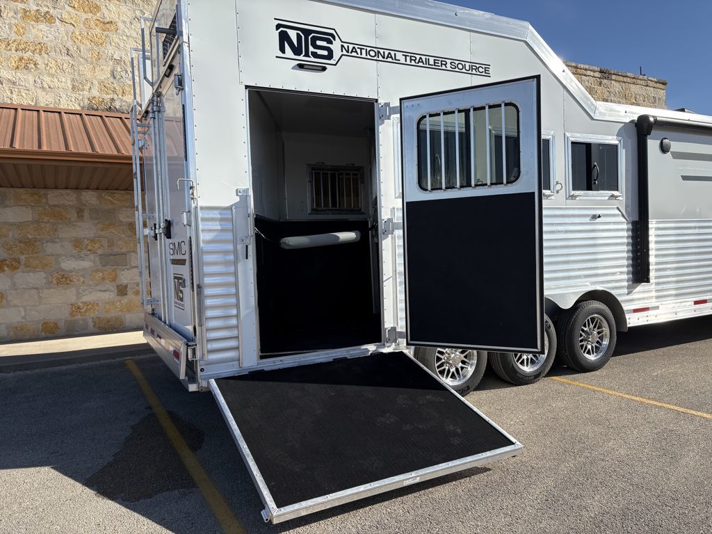 2026 smc laramie 4 horse side load 18' living quarters